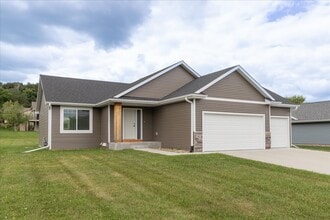 Building Photo - 302 Devin Dr