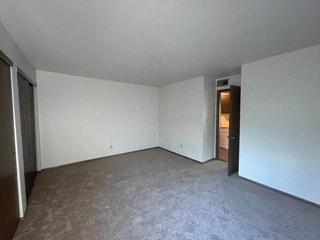 Foto del edificio - 6143 W Cold Spring Rd
