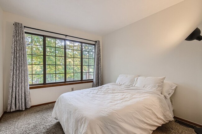 Building Photo - 2 BED/3 BATH Tri-level Townhome in ARVADA ...