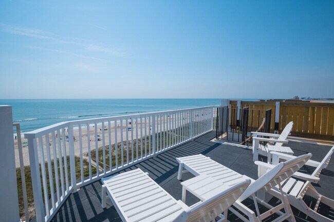 Foto del edificio - SPEND YOUR OFF-SEASON AT THIS TOP FLOOR OCEANFRONT CONDO