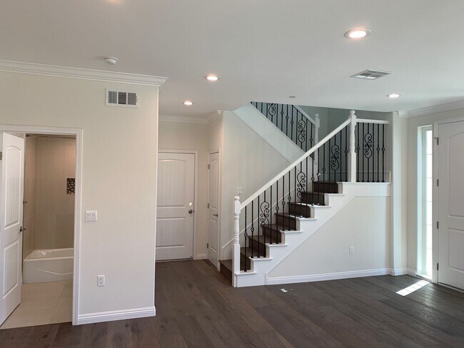 Foto del edificio - 5350 McCulloch Ave