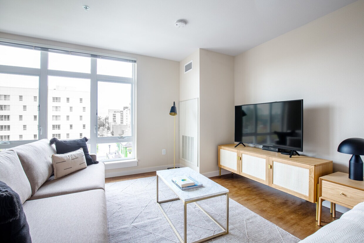 Foto principal - 215 10th Ave E