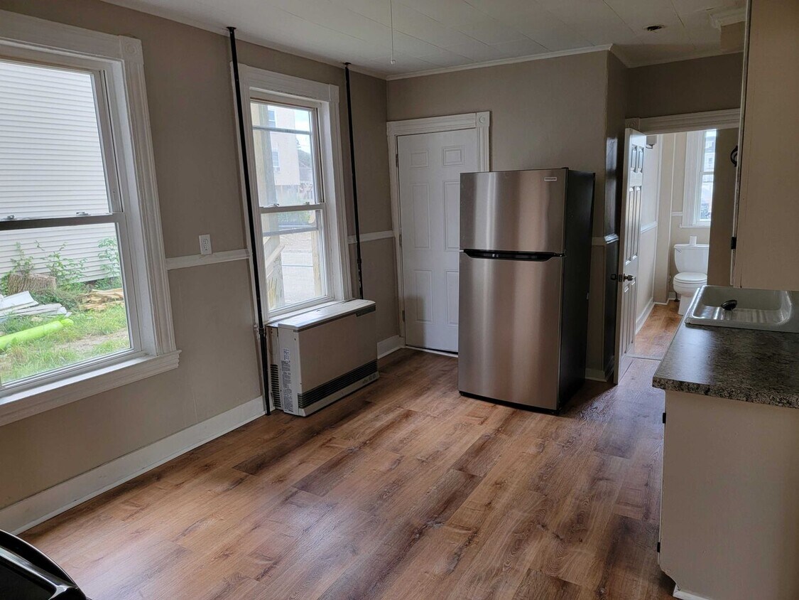 130 Blake St Unit 1, Lewiston, ME 04240 Room for Rent in Lewiston, ME