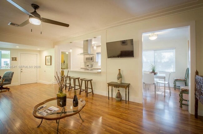 Foto del edificio - 555 NE 71st St