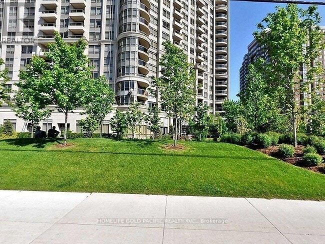 Building Photo - 310-310 Burnhamthorpe Rd W
