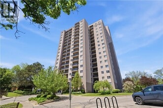 Building Photo - 975 Warwick Ct