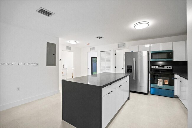 Foto del edificio - 5821 NW 30th Ave