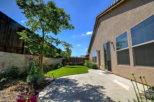 Foto del edificio - 1418 La Guardia Cir