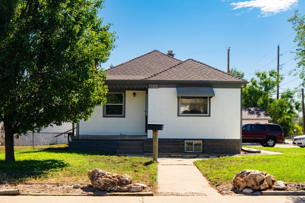 Primary Photo - 1000 Tennyson St