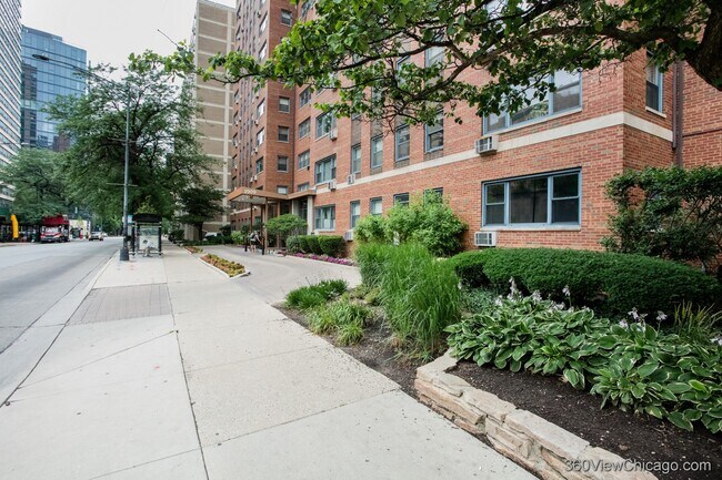 Foto del edificio - 2909 N Sheridan Rd