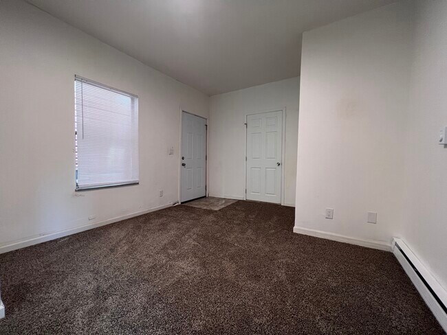 Building Photo - 629 Brockway Ave