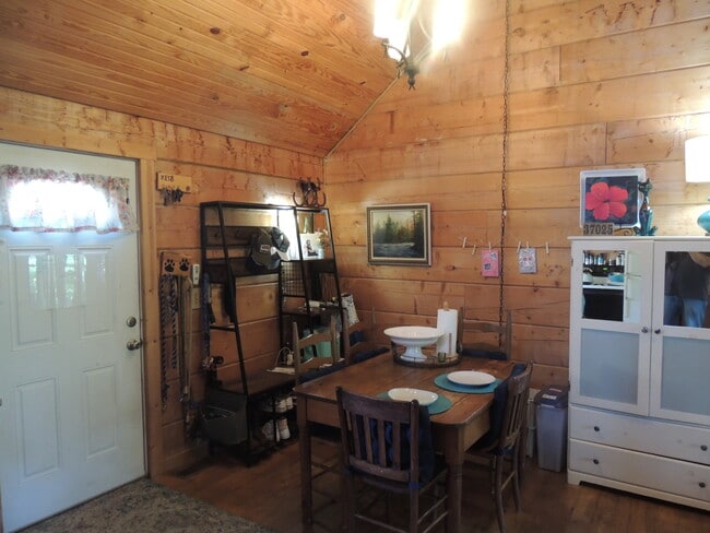 Open floor plan - 6832 Piney River Rd N