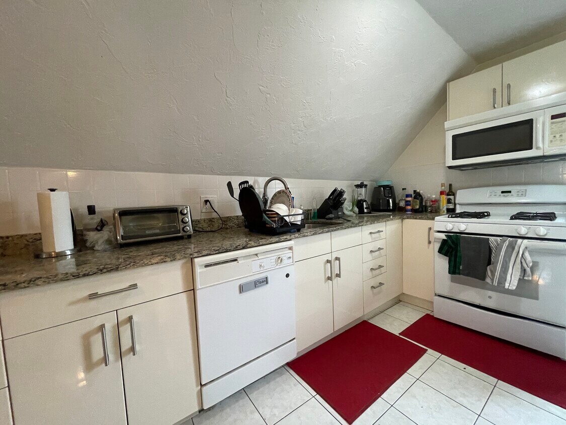 Foto principal - 65 Fairbanks St