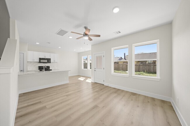 Building Photo - 3439 Rockrill Dr