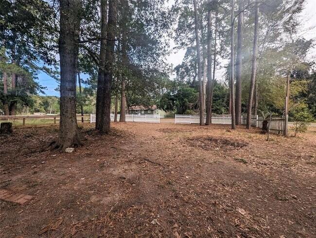 Building Photo - 1000 Hillbilly Heaven Rd