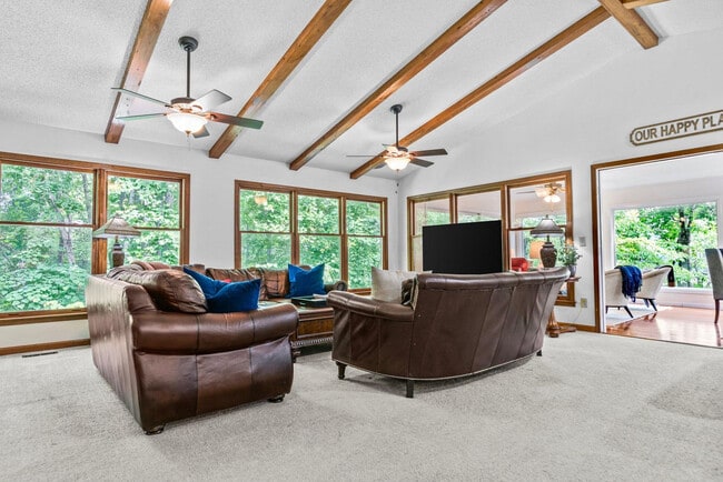 Foto del edificio - 723 Shorewood Cir