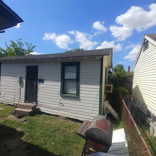 Building Photo - 6717 Avenue H