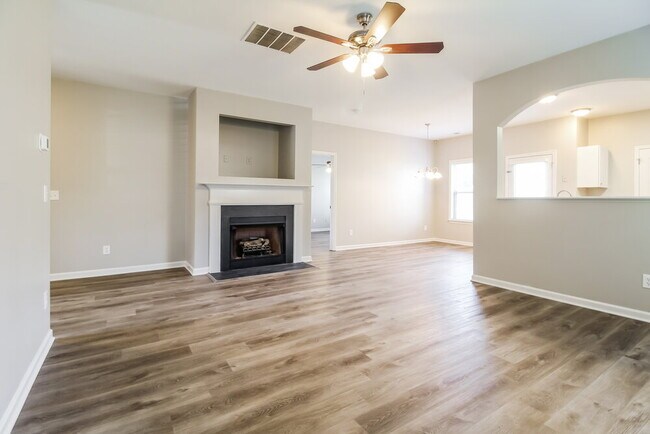 Building Photo - 20 Thomas Ct