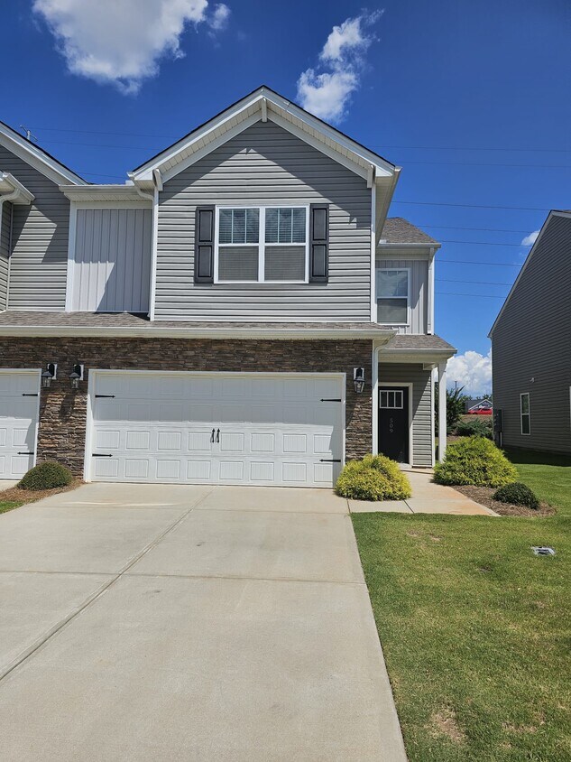 Foto principal - 509 Yellow Fox Rd