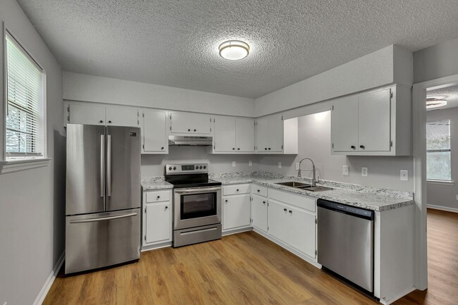 Building Photo - NEWLY UPDATED. AVAILABLE NOW. 2 BD 1 1/2 B...