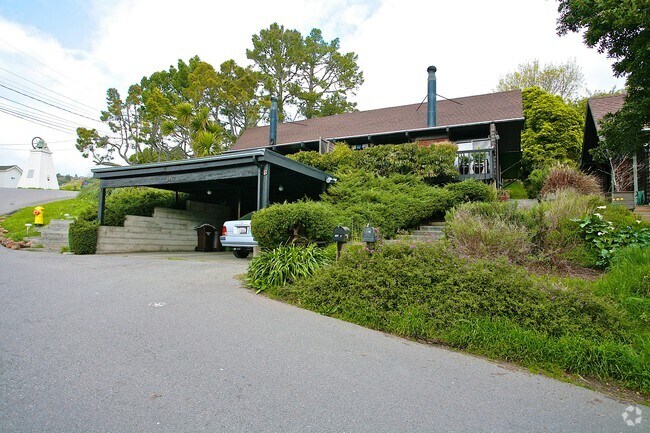 Building Photo - 248 Esperanza Ave