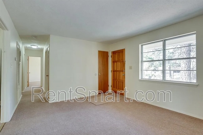 Building Photo - 107 McClain St