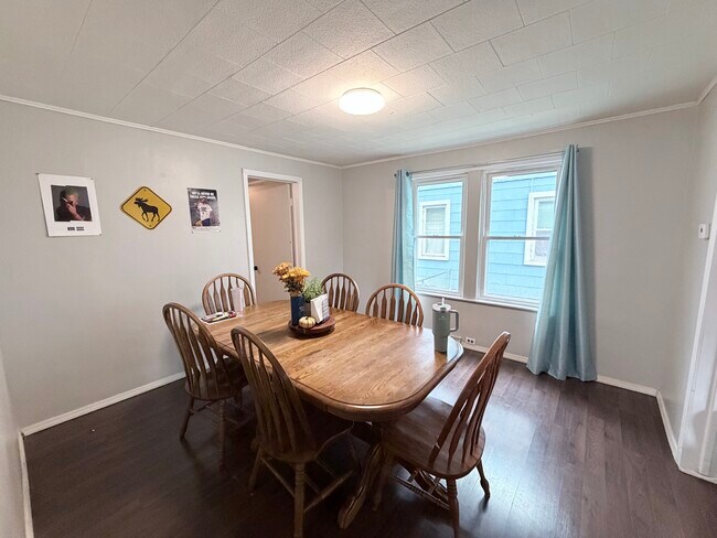 Foto del edificio - 1202 Churchill Ave