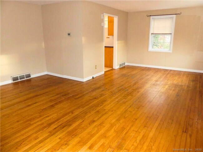 Building Photo - 12 W Rocks Rd