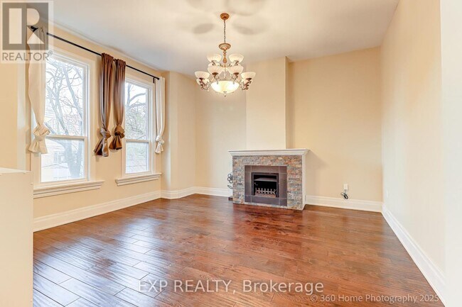 Photo du bâtiment - 328 Berkeley St