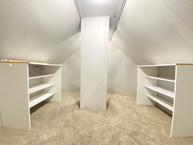 Building Photo - 2240 White Oak Ave