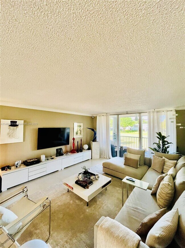 Building Photo - 4017 N Cypress Dr