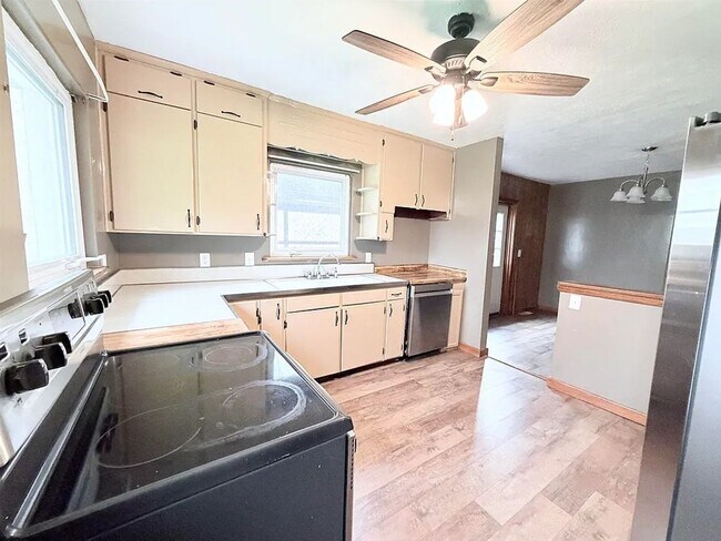 Foto del edificio - Large 4 Bedroom Home Near WVU, Hospitals & Downtown Morgantown