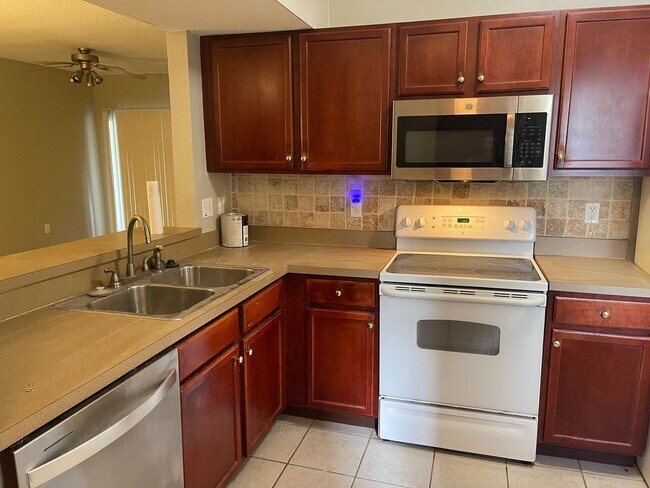 Building Photo - Riverview Condo for Rent