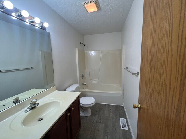 Foto del edificio - DEERFIELD SUBDIVISION MOVE IN READY! 3 Bedroom 2 Full Baths!