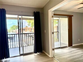 Building Photo - 6492 Royal Woods Dr