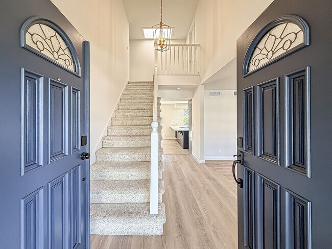 Foto del edificio - Upgraded Calabasas 4BR w/pool + spa, views + solar panels!