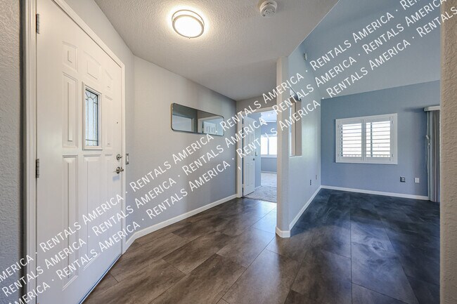 Foto del edificio - 9555 E Raintree Dr