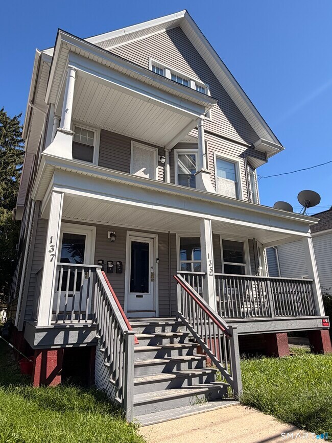 Building Photo - 135 Pendleton St