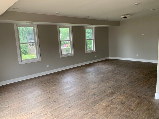 Family Great Room - 432 S Fourth St