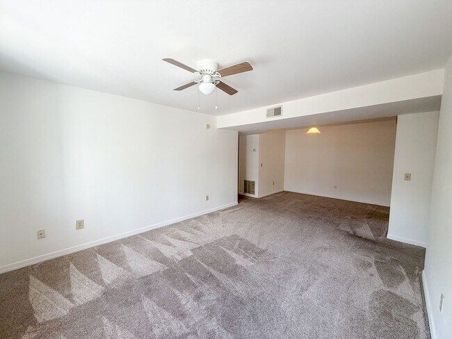 Building Photo - Campus Edge #505