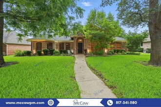 Building Photo - 211 Sendero Dr