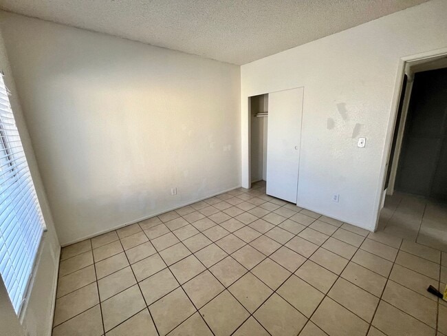 Building Photo - 73433 Sun Valley Dr