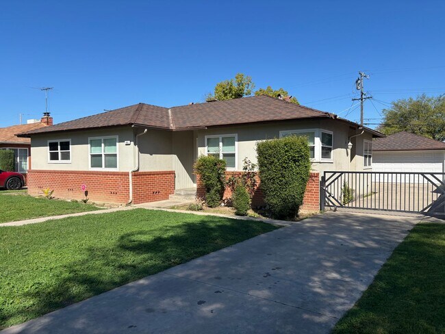 Building Photo - 816 W Fedora Ave