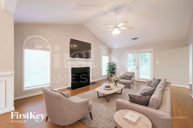 Building Photo - 3810 Riversong Dr NW