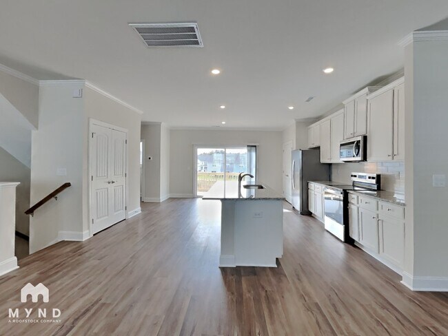 Building Photo - 6933 Woodland Stream Pl