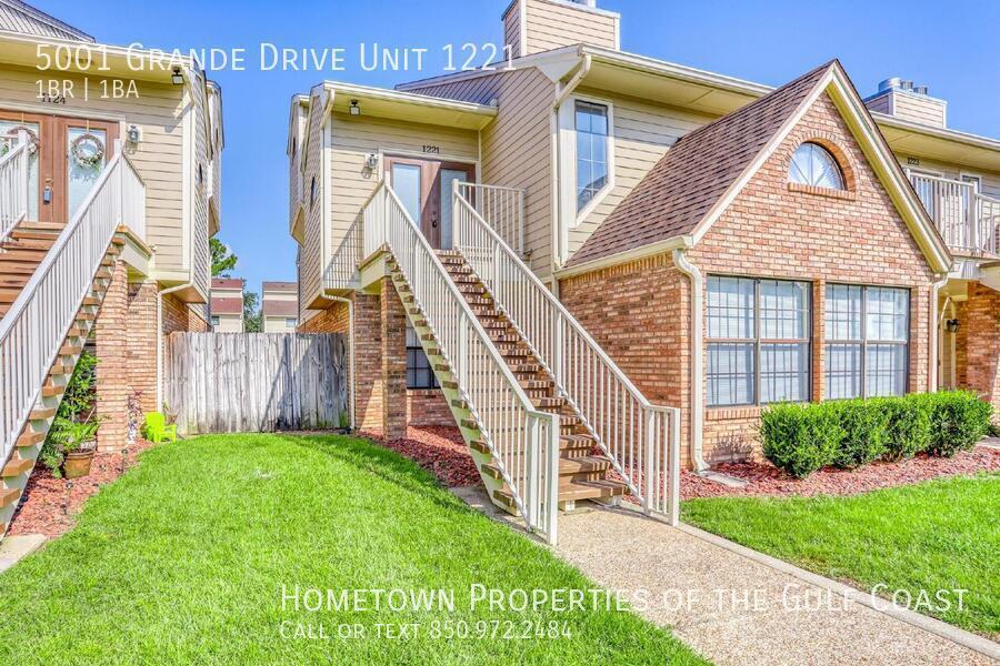 Primary Photo - Charming 1-Bedroom Condo with Loft in Pens...