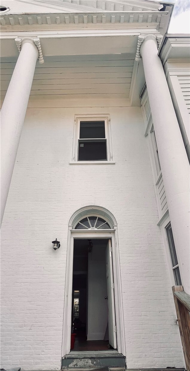 Foto del edificio - 114 E Main St