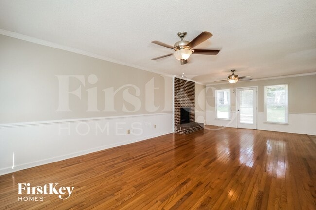 Foto del edificio - 3125 Glenshire Dr