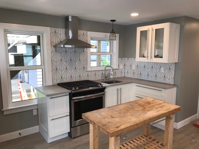 Unit 1- Kitchen - 6 Quirk Ct