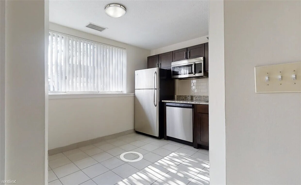 Foto del edificio - 148 North Beacon St